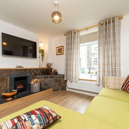 Sleeps 6. Free Wifi. Free Parking Central Location. Aberdare Exterior photo