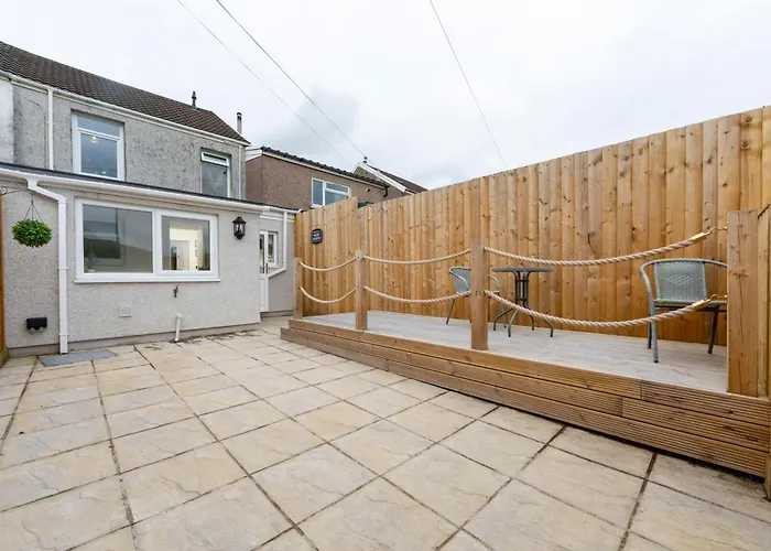 Sleeps 6. Free Wifi. Free Parking Central Location.