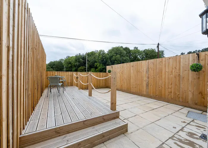 Sleeps 6. Free Wifi. Free Parking Central Location.