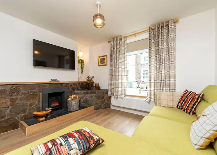 Sleeps 6. Free Wifi. Free Parking Central Location.