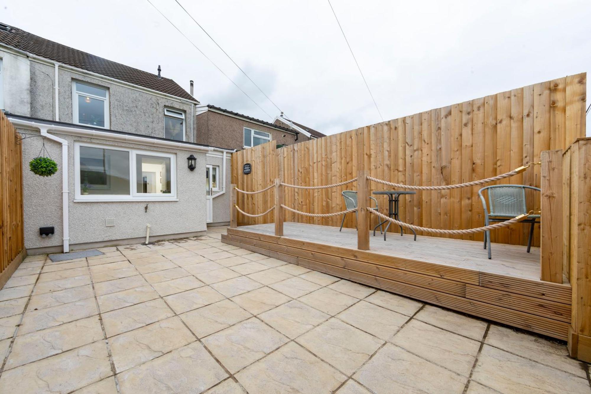 Sleeps 6. Free Wifi. Free Parking Location. Holiday home