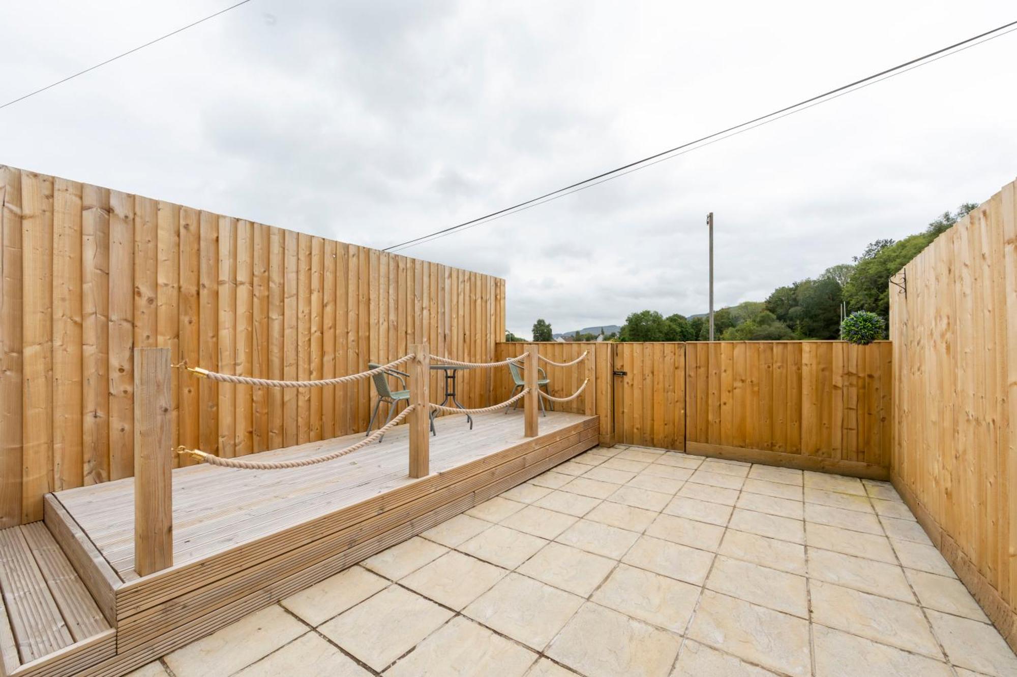 Sleeps 6. Free Wifi. Free Parking Location.