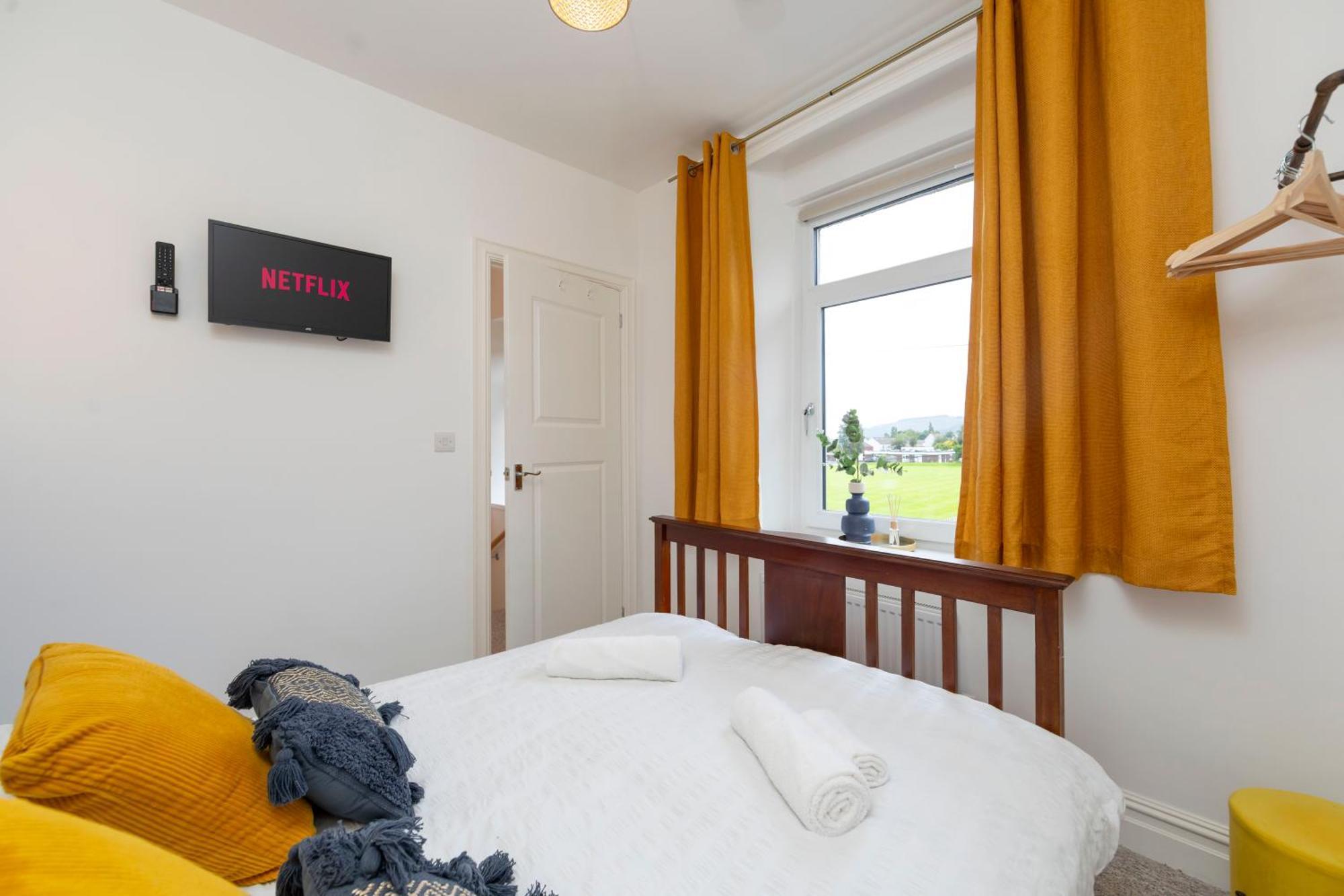 Holiday home Sleeps 6. Free Wifi. Free Parking Location. *