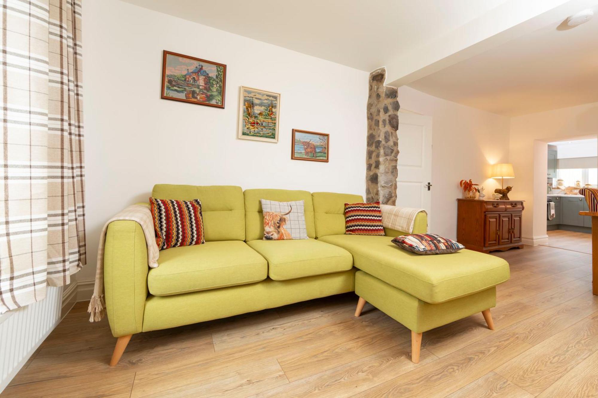 Sleeps 6. Free Wifi. Free Parking Location. Holiday home Aberdare