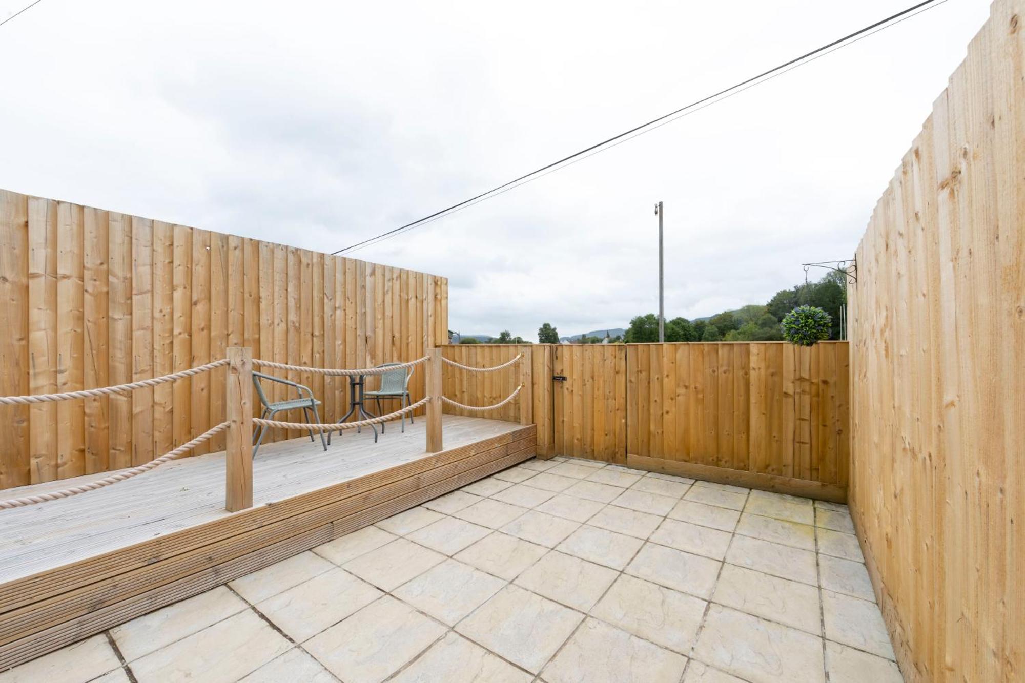 Sleeps 6. Free Wifi. Free Parking Location. Holiday home *