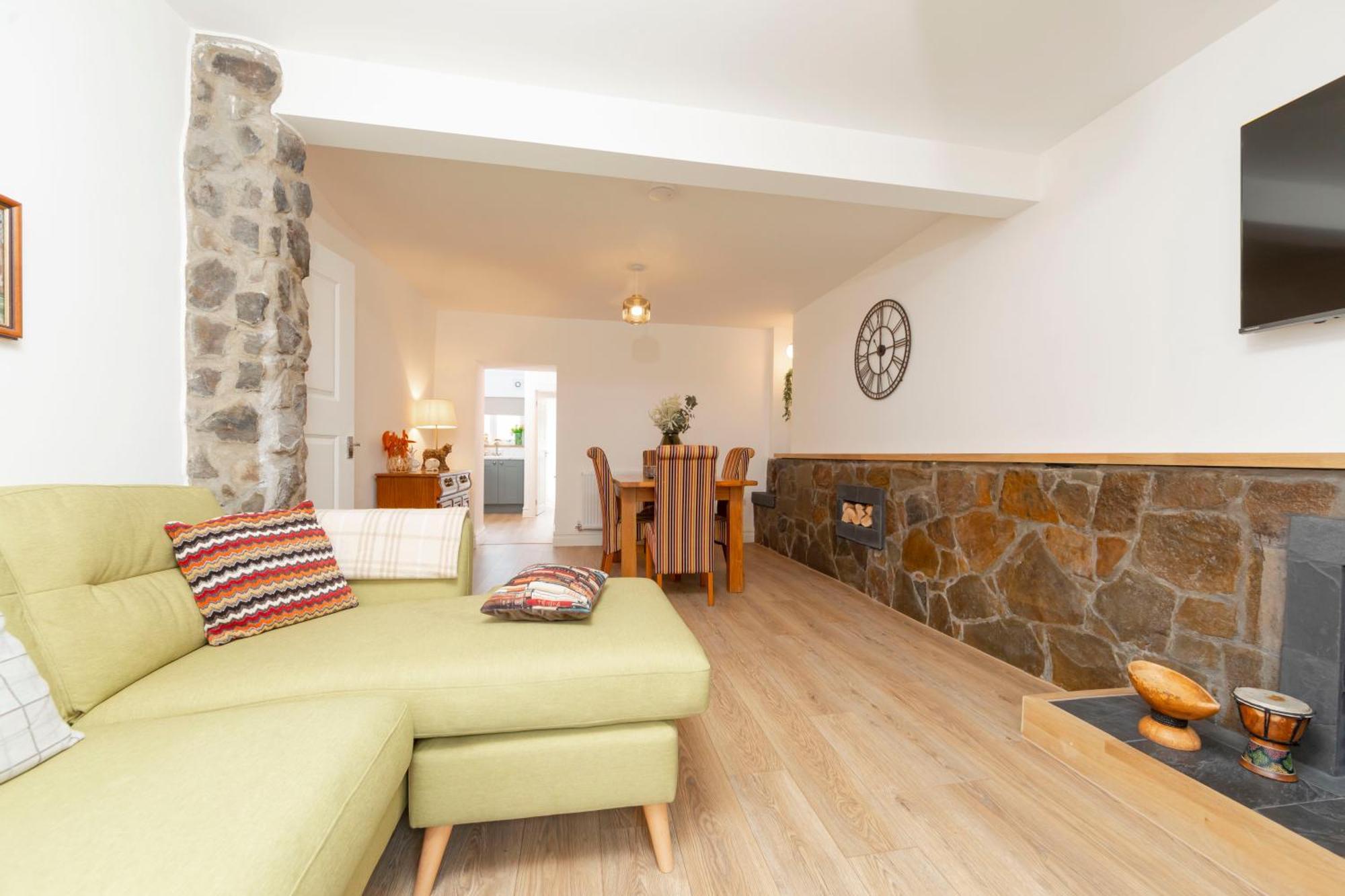 Holiday home Sleeps 6. Free Wifi. Free Parking Location. *