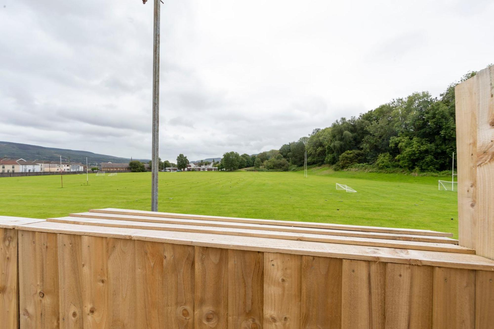 Sleeps 6. Free Wifi. Free Parking Location. Holiday home Aberdare