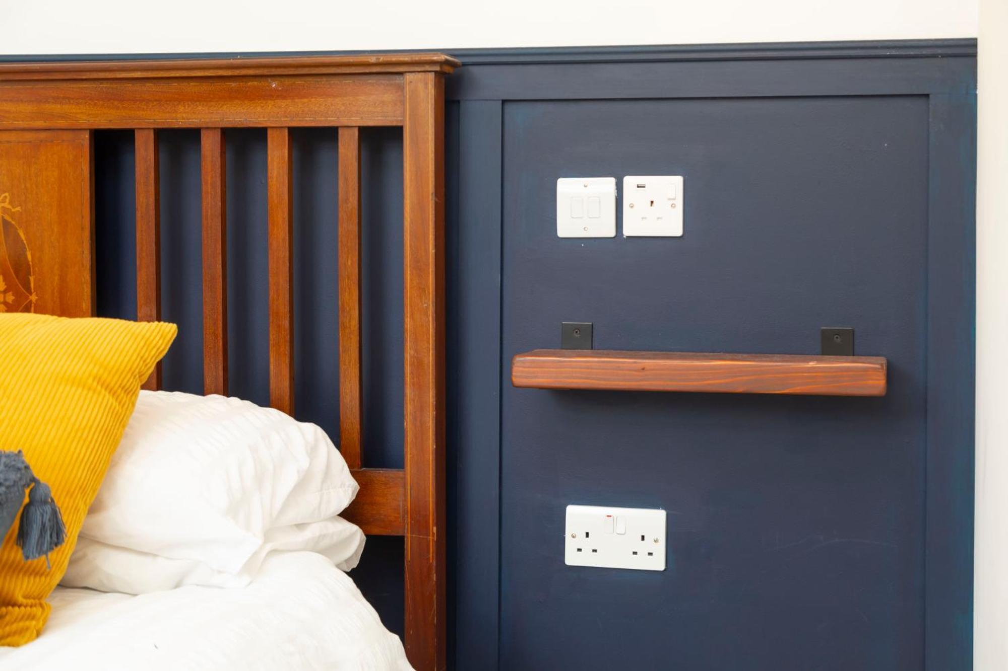 Sleeps 6. Free Wifi. Free Parking Location. *