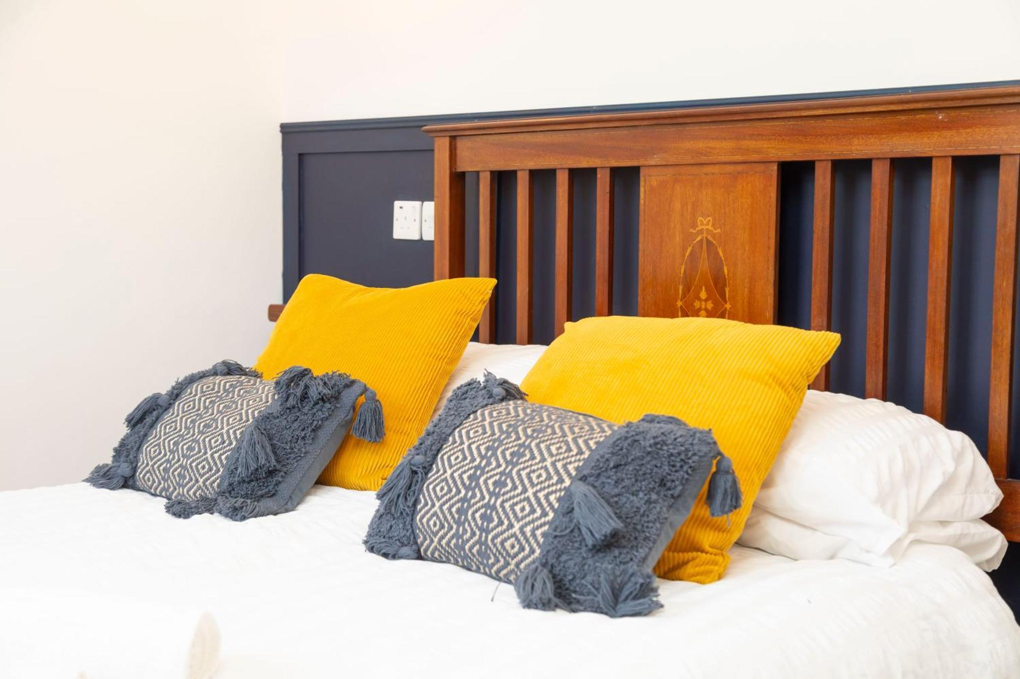Sleeps 6. Free Wifi. Free Parking Location. Aberdare