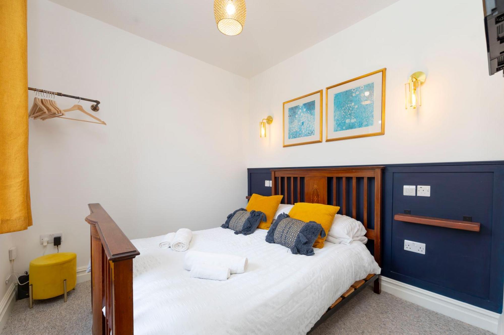 Holiday home Sleeps 6. Free Wifi. Free Parking Location. Aberdare