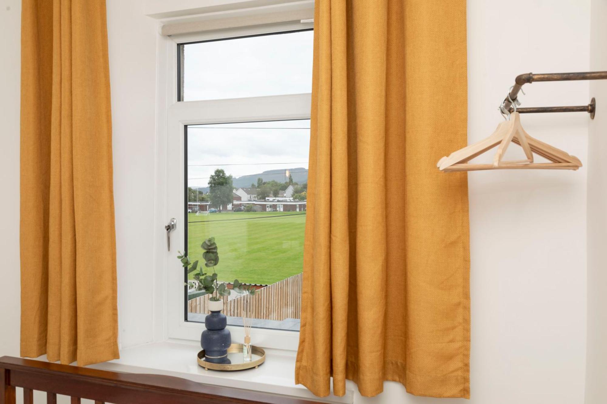 Holiday home Sleeps 6. Free Wifi. Free Parking Location. *