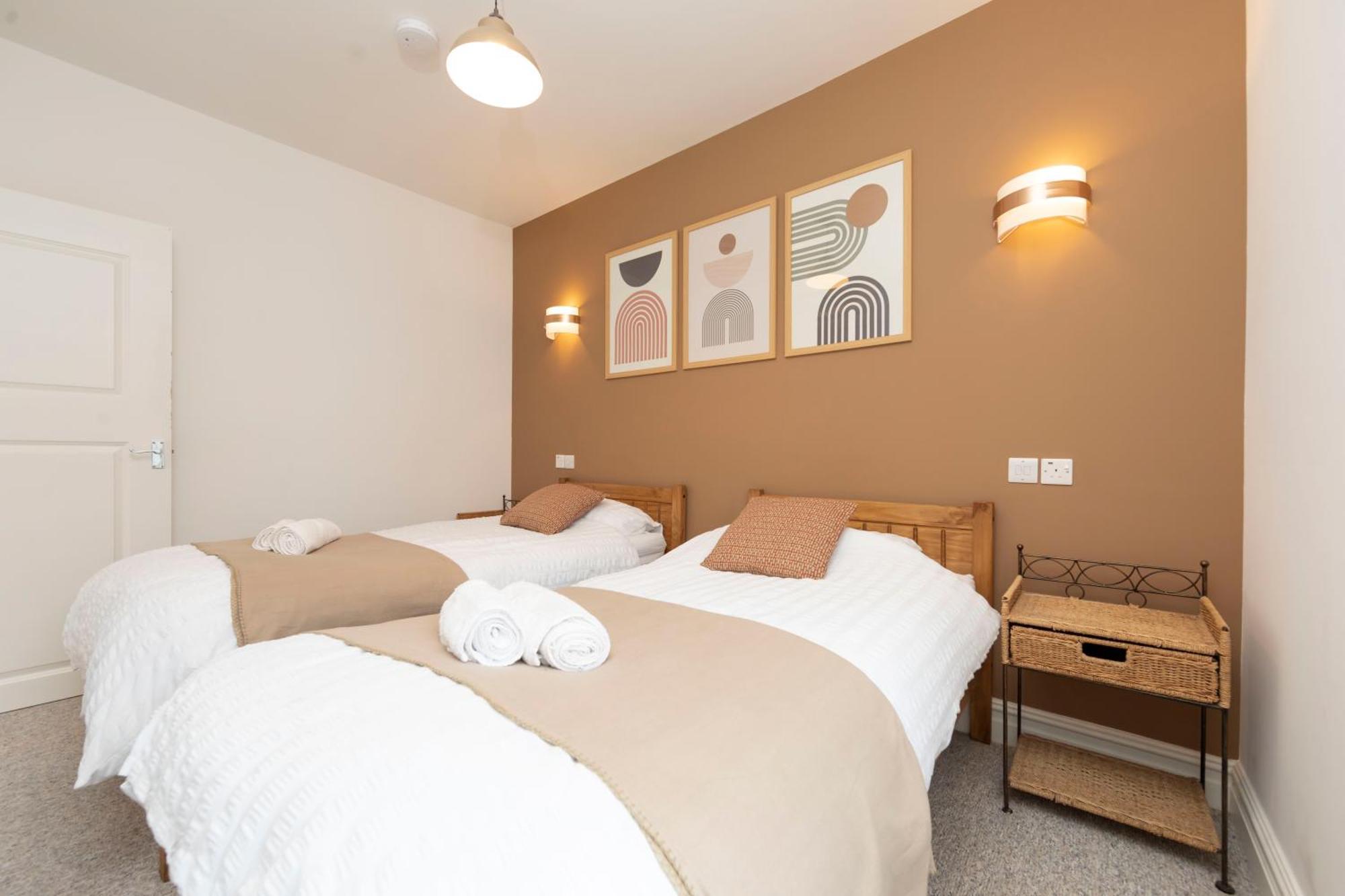 Holiday home Sleeps 6. Free Wifi. Free Parking Location. Aberdare