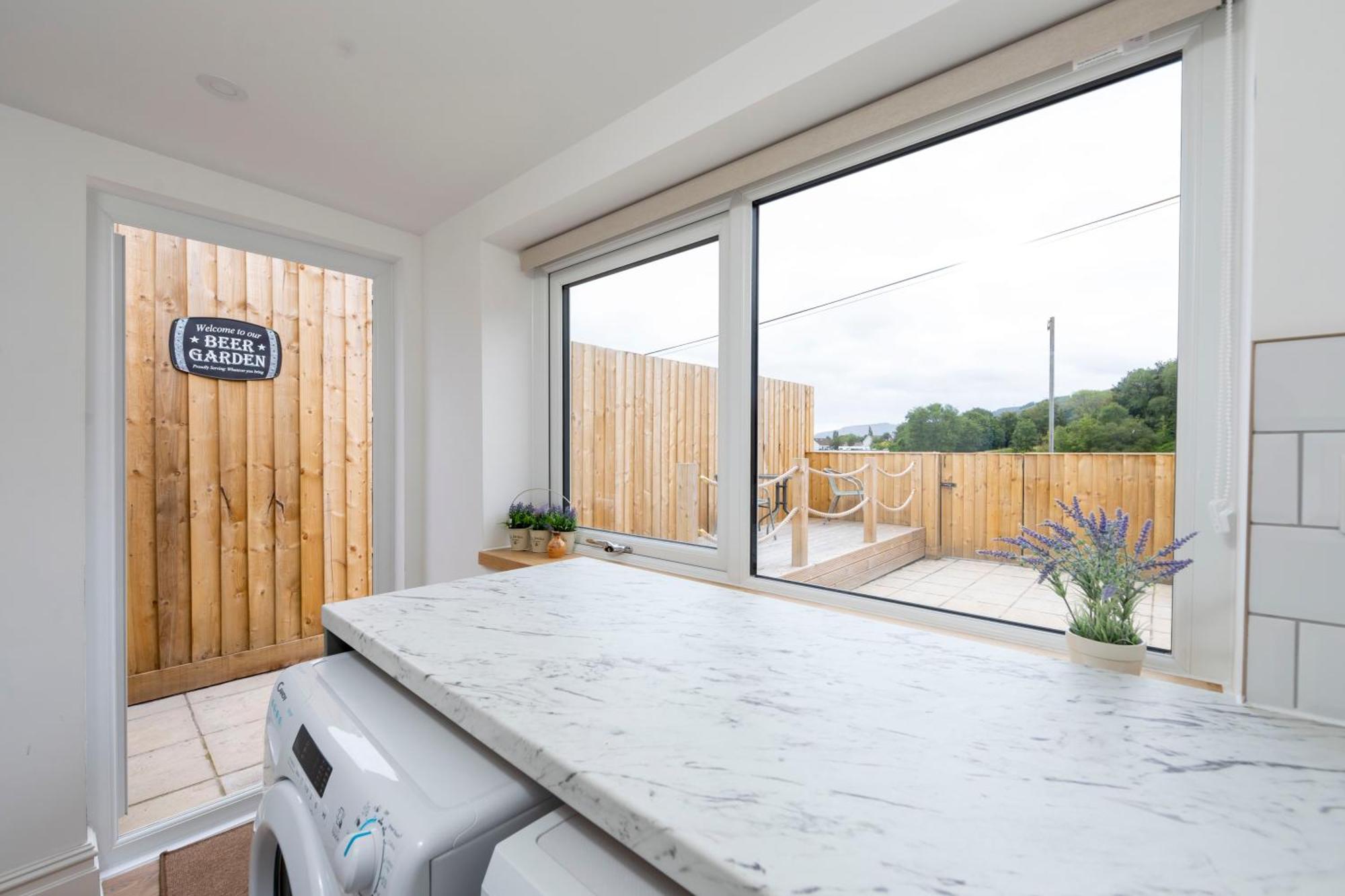 Sleeps 6. Free Wifi. Free Parking Location. Aberdare