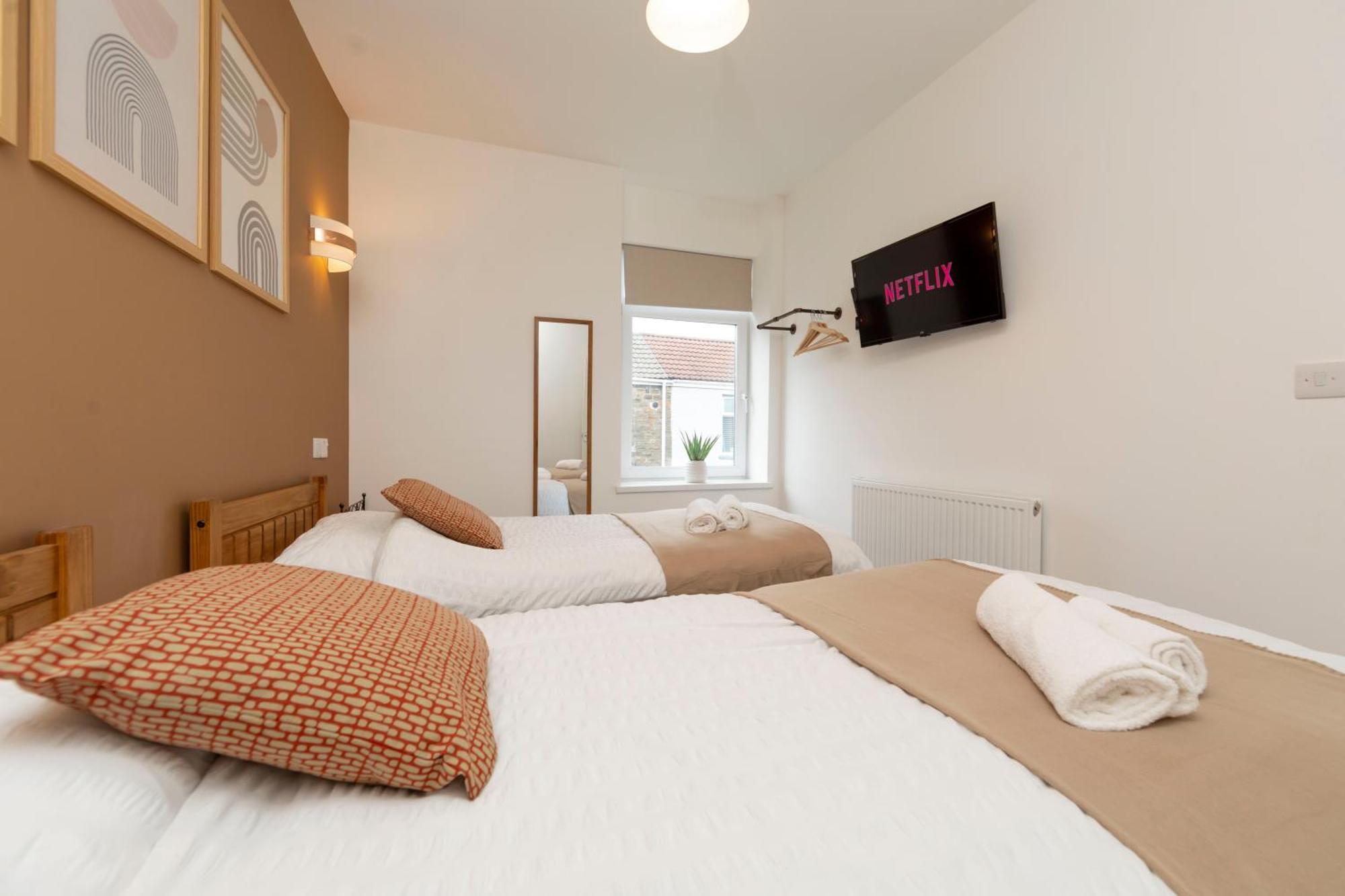 Sleeps 6. Free Wifi. Free Parking Location. *