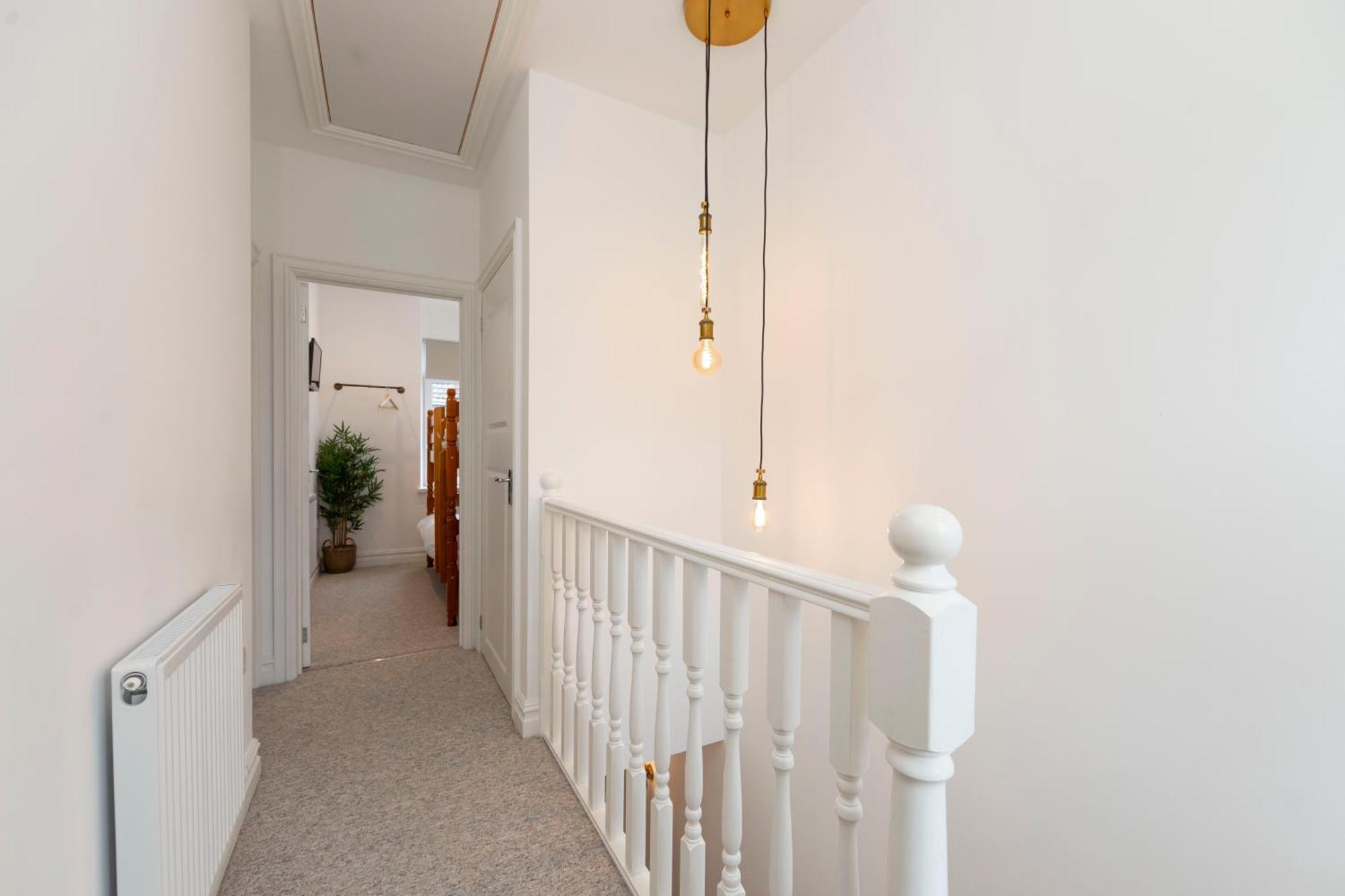 Sleeps 6. Free Wifi. Free Parking Location. * Aberdare