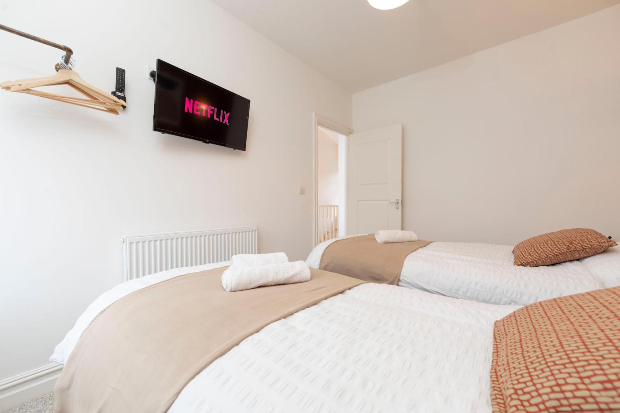 Sleeps 6. Free Wifi. Free Parking Location. *