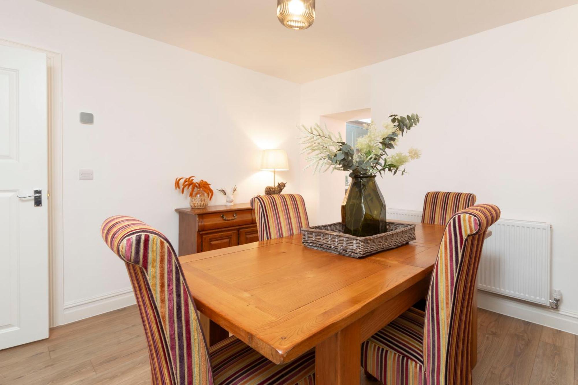 Holiday home Sleeps 6. Free Wifi. Free Parking Location. Aberdare